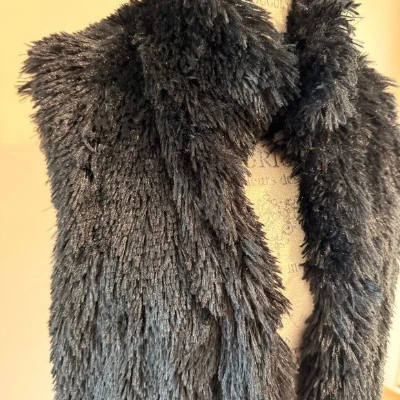 Betsey Johnson Women's Black Faux Fur Vest Size L - Picture 2 of 4